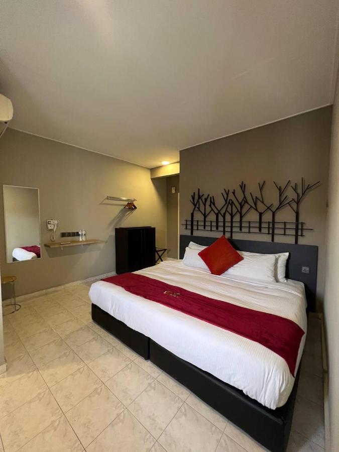 Perdana Serviced & Hotel Padang Mat Sirat